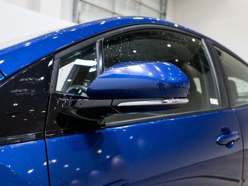 Used 2017 Toyota Prius Three image 9