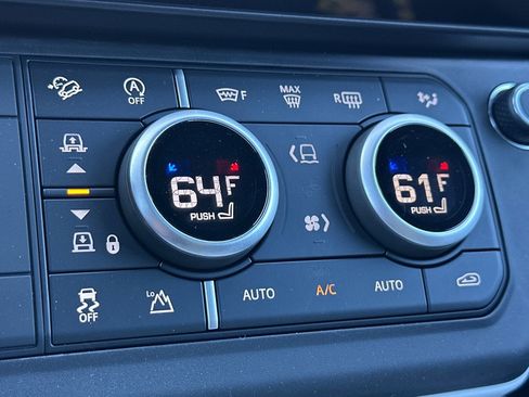 New 2026 Land Rover Defender 110 X-Dynamic SE AWD/4WD image 18