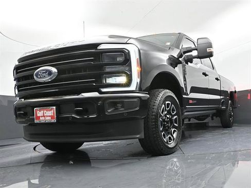 Used 2025 Ford F350 Platinum w/ FX4 Off-Road Package AWD/4WD image 31