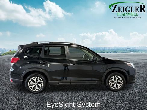 Used 2024 Subaru Forester Premium image 10