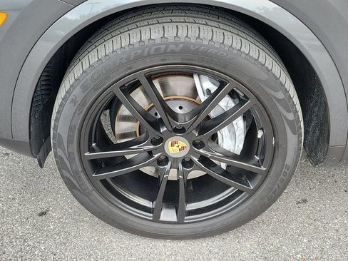 Certified 2023 Porsche Cayenne AWD/4WD image 12