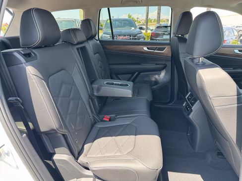 Used 2025 Volkswagen Atlas SE FWD image 36