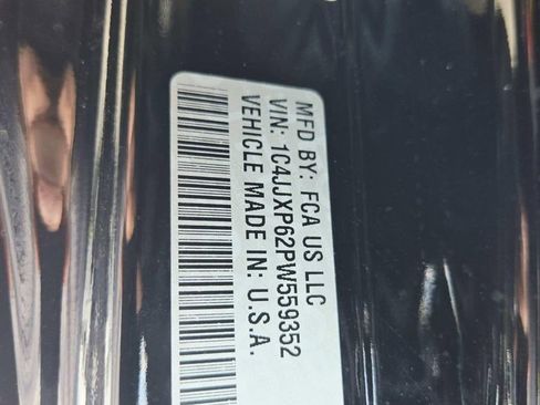 Used 2023 Jeep Wrangler Unlimited Sahara w/ Cold Weather Group image 43