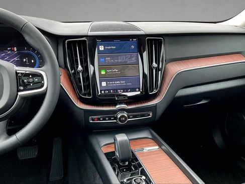 Certified 2023 Volvo XC60 B5 Plus w/ Protection Package Premier image 9