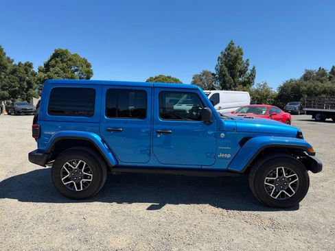 Used 2024 Jeep Wrangler Unlimited Sahara AWD/4WD image 6