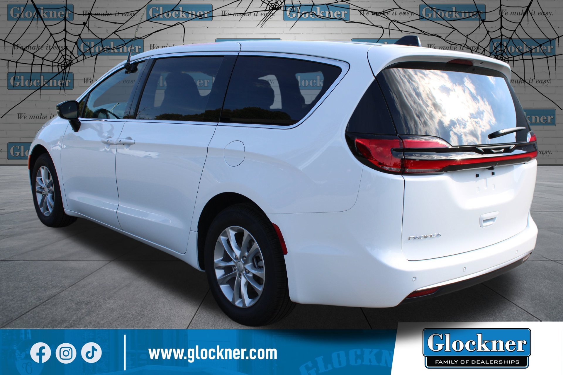 New 2027 Chrysler Pacifica Select FWD image 8