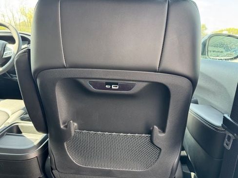 New 2027 Chrysler Pacifica Select FWD image 26