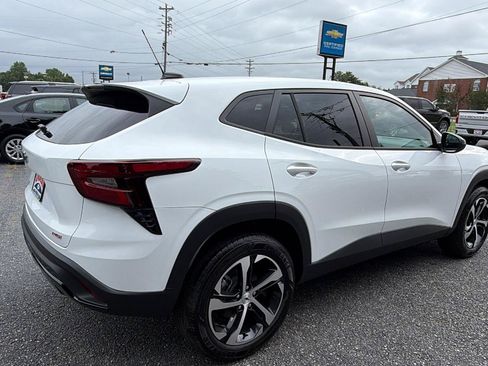 New 2026 Chevrolet Trax RS w/ Sunroof Package FWD image 9