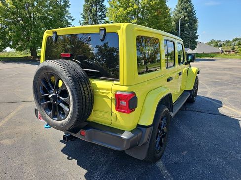 Used 2023 Jeep Wrangler Unlimited Sahara w/ Cold Weather Group AWD/4WD image 6