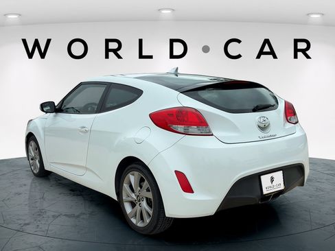 Used 2016 Hyundai Veloster FWD image 14