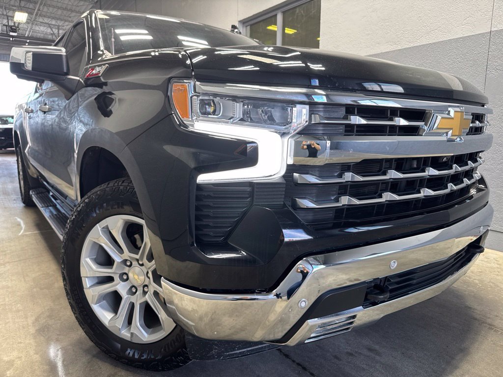 Used 2023 Chevrolet Silverado 1500 LTZ w/ LTZ Premium Package AWD/4WD image 2