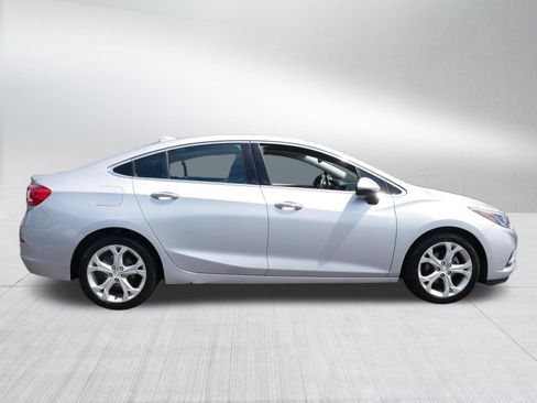 Used 2017 Chevrolet Cruze Premier FWD image 8