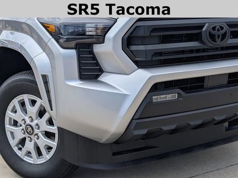 Used 2025 Toyota Tacoma SR5 AWD/4WD image 3