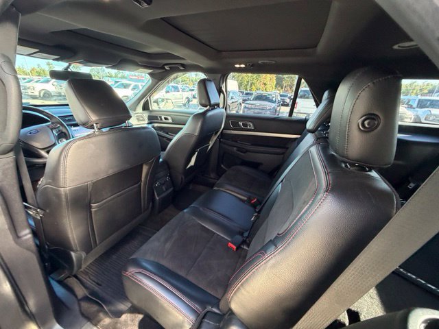 Used 2018 Ford Explorer XLT w/ Equipment Group 202A AWD/4WD image 8