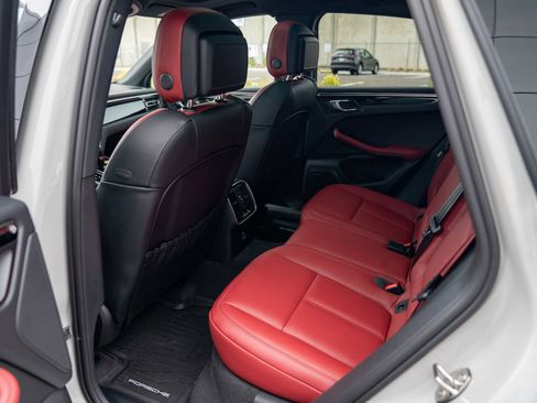 New 2026 Porsche Macan image 23