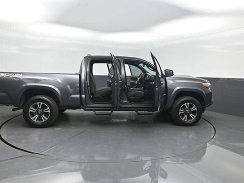 Used 2019 Toyota Tacoma TRD Sport AWD/4WD image 33