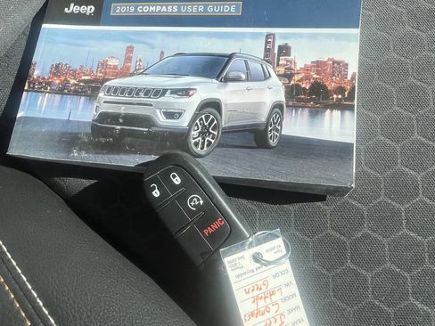 Used 2019 Jeep Compass Latitude w/ Cold Weather Group AWD/4WD image 32