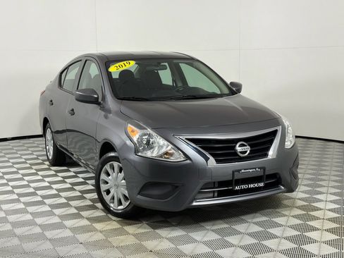 Used 2019 Nissan Versa S Plus FWD image 2