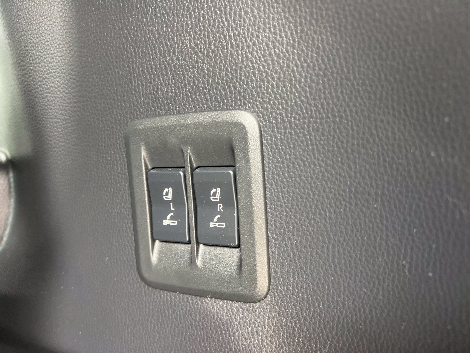 Used 2025 Lexus GX 550 w/ Accessory Package (2T) AWD/4WD image 33