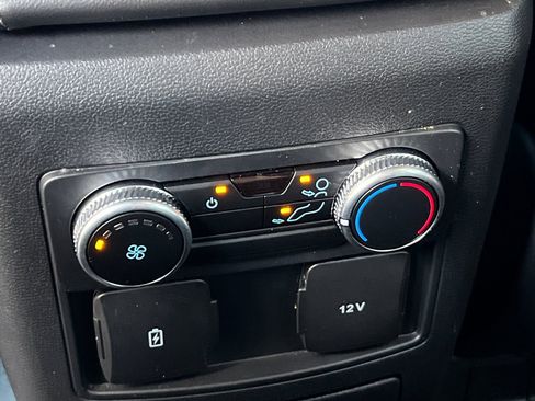 Used 2022 Ford Explorer XLT w/ Equipment Group 202A image 14