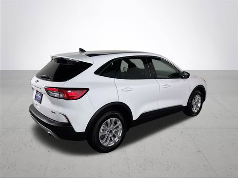 Used 2022 Ford Escape SE image 6