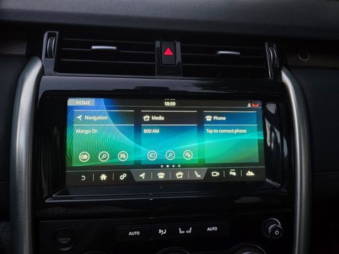 Used 2018 Land Rover Discovery HSE AWD/4WD image 21