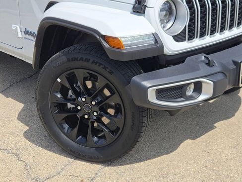 Used 2025 Jeep Wrangler Unlimited Sahara w/ Safety Group AWD/4WD image 3