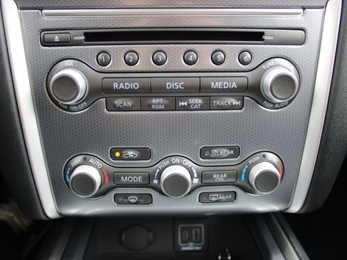 Used 2019 Nissan Pathfinder SL w/ SL Premium Package AWD/4WD image 26