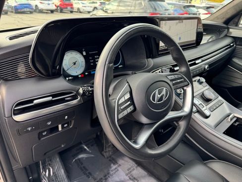 Used 2023 Hyundai Palisade Calligraphy image 17