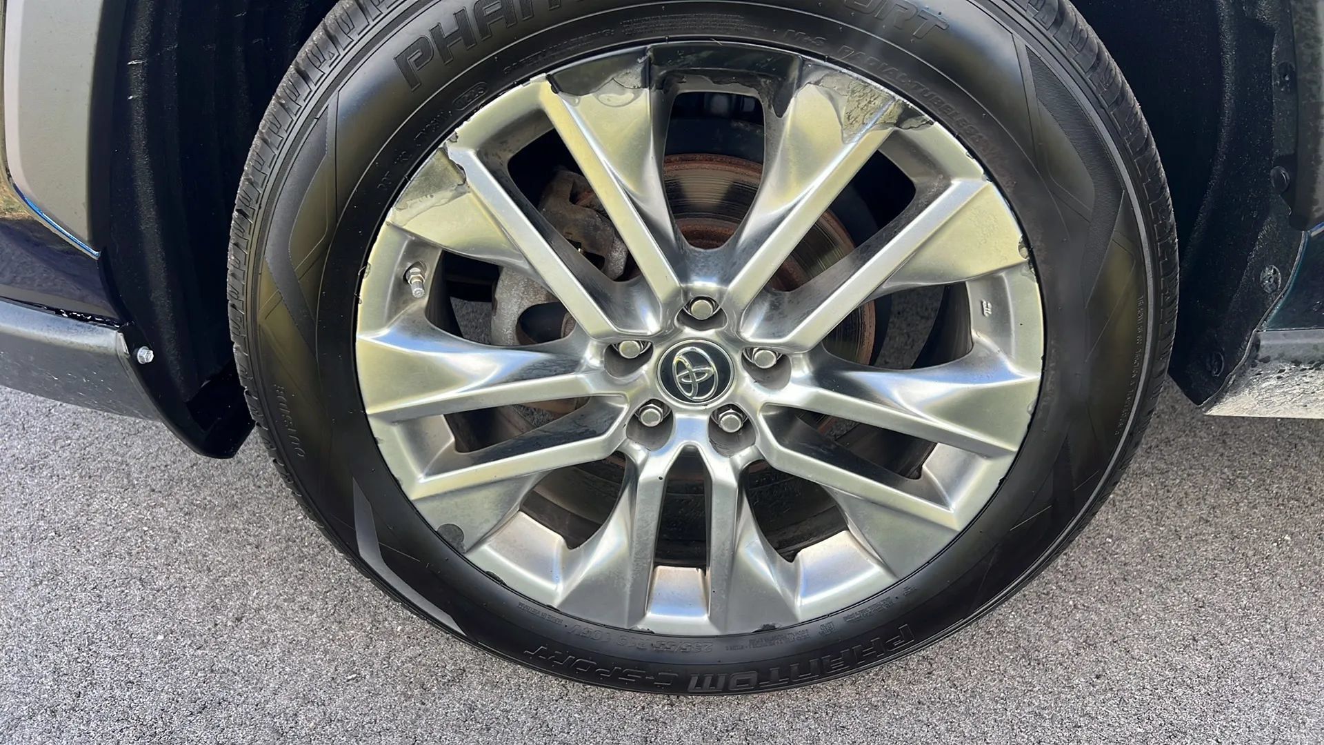 Used 2019 Toyota RAV4 Limited w/ Advanced Technology Package AWD/4WD image 35