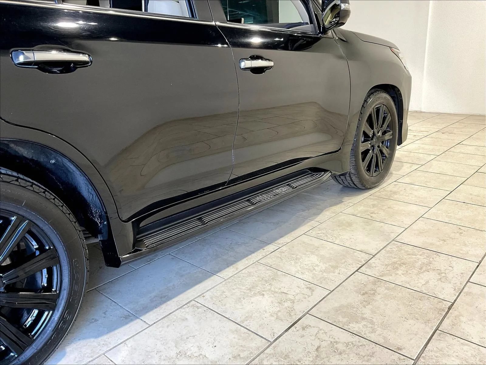 Used 2017 Lexus LX 570 4WD w/ Luxury Package image 43