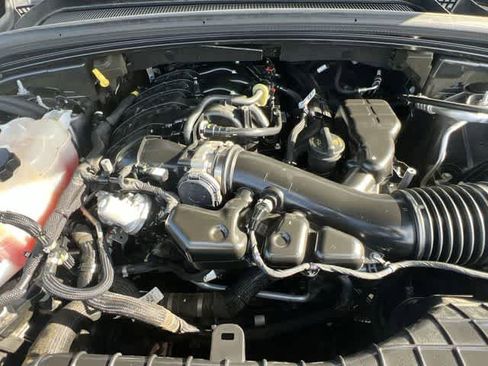 Used 2023 Jeep Grand Cherokee L Limited w/ Luxury Tech Group II image 10