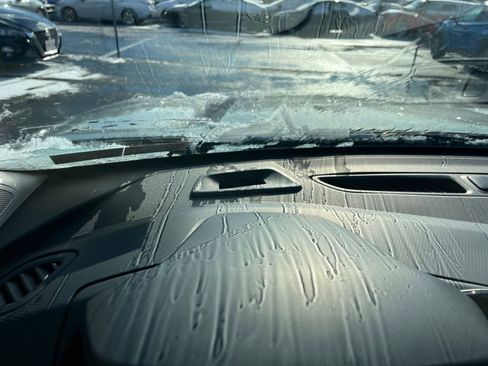 Used 2025 Chevrolet Trax LT image 60