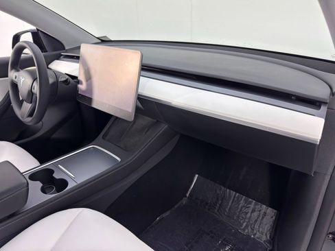 Used 2021 Tesla Model Y Performance image 15