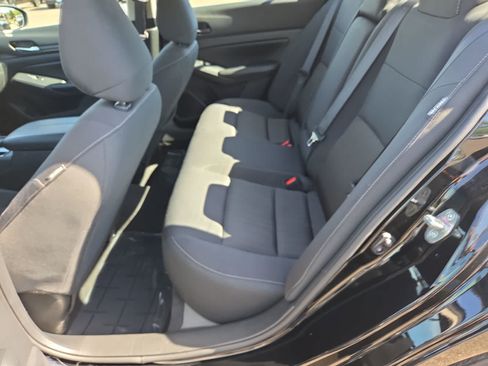 Used 2025 Nissan Altima 2.5 SV FWD image 21