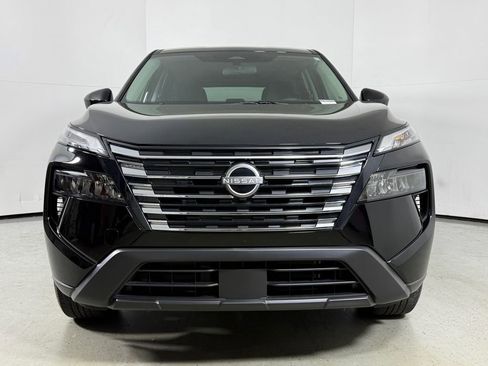 Used 2025 Nissan Rogue SV image 2