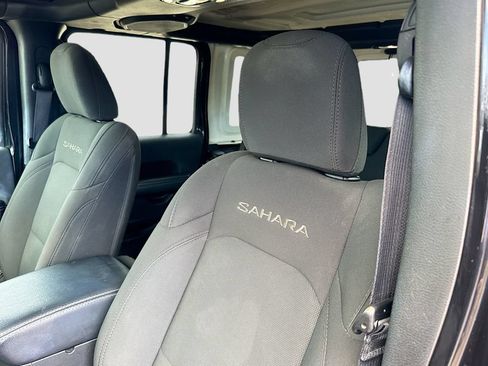 Used 2023 Jeep Wrangler Unlimited Sahara w/ Cold Weather Group AWD/4WD image 20