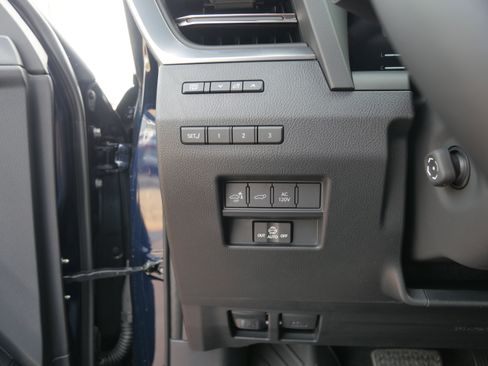 Used 2025 Lexus GX 550 w/ Accessory Package (2T) image 22