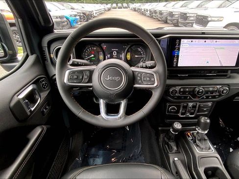 Used 2024 Jeep Wrangler Unlimited Sahara w/ Technology Group AWD/4WD image 5