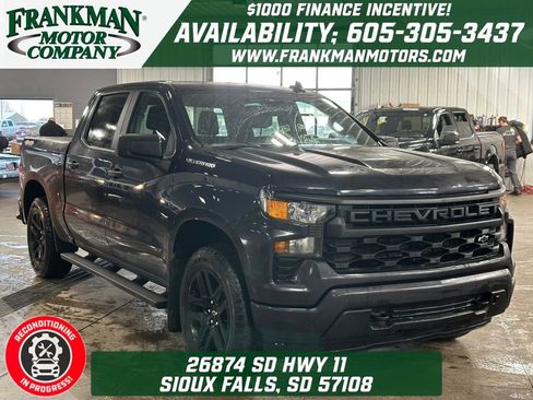 Used 2022 Chevrolet Silverado 1500 Custom image 1