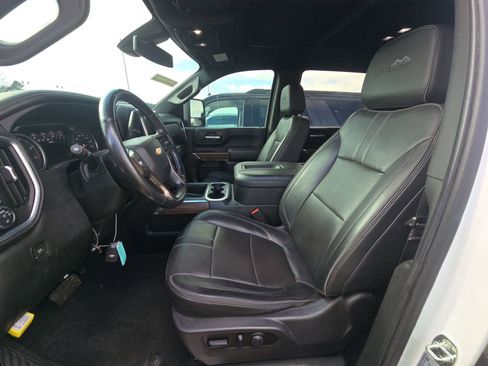 Used 2022 Chevrolet Silverado 2500 High Country w/ Safety Package II image 13