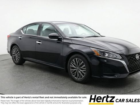 Used 2025 Nissan Altima 2.5 SV image 1