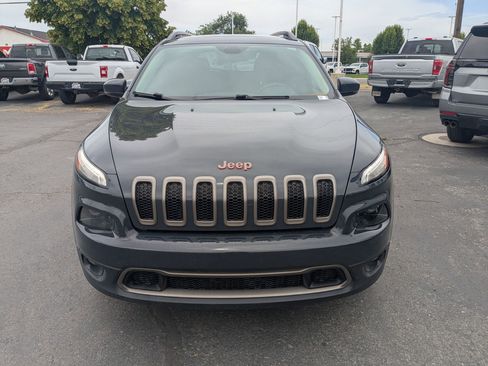 Used 2017 Jeep Cherokee Latitude w/ Comfort/Convenience Group AWD/4WD image 11