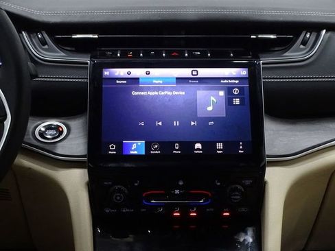 Used 2024 Jeep Grand Cherokee Limited image 30