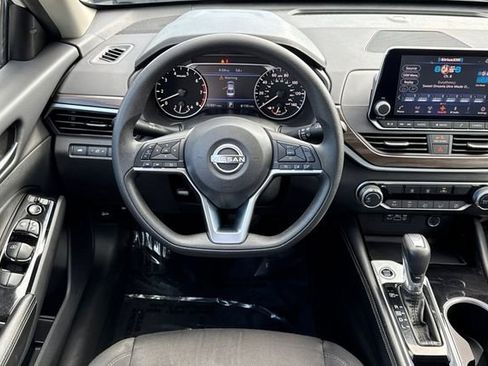 Used 2023 Nissan Altima 2.5 SV FWD image 16