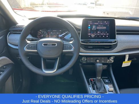 New 2026 Jeep Compass Latitude image 19