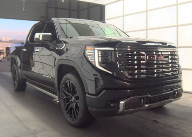 Used 2023 GMC Sierra 1500 Denali w/ Technology Package AWD/4WD image 1