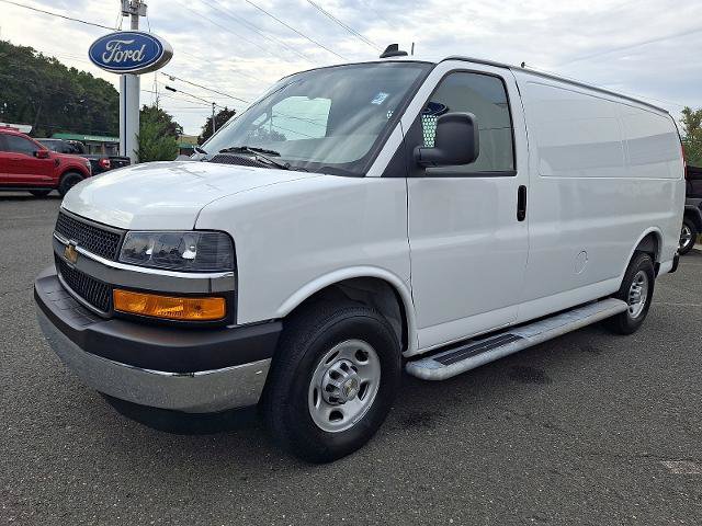 Used 2025 Chevrolet Express 2500 w/ Driver Convenience Package RWD image 3