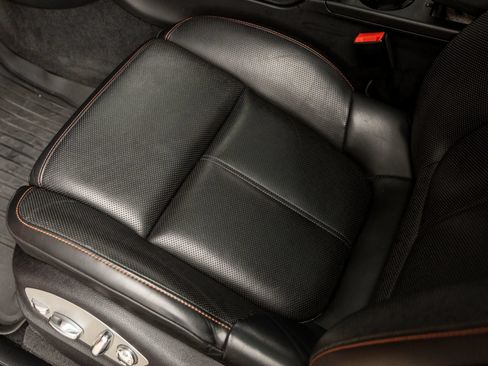 Certified 2022 Porsche Macan AWD/4WD image 23