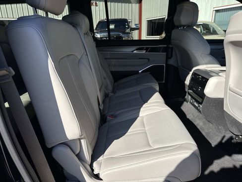 Certified 2025 Jeep Wagoneer 4WD image 10